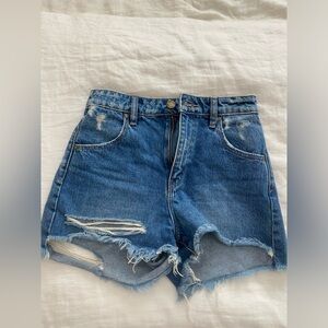 Rollas Dusters Shorts High Rise Slim Medium Wash
Size 24, AU 6